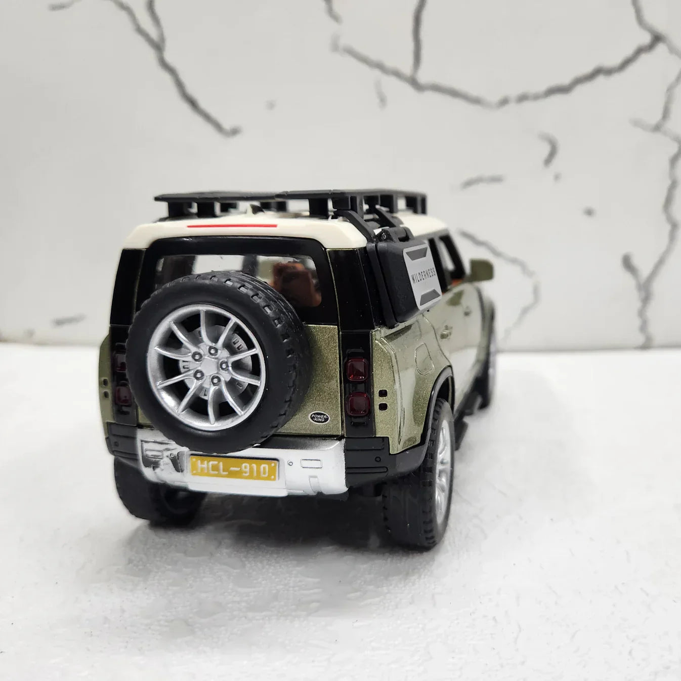 LAND ROVER DEFENDER Metal Diecast Display Car